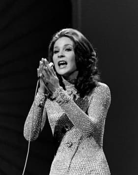 Sandie Jones photo