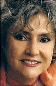 Laura Esquivel photo