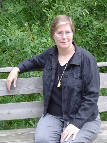 Lois McMaster Bujold photo