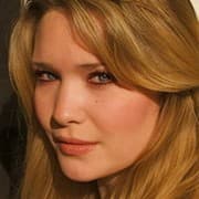 Sarah J. Maas photo
