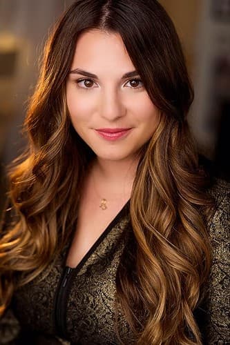 Victoria Aveyard photo