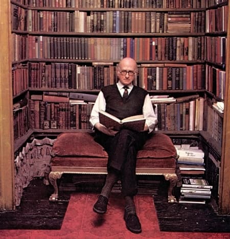 Roger Lancelyn Green photo